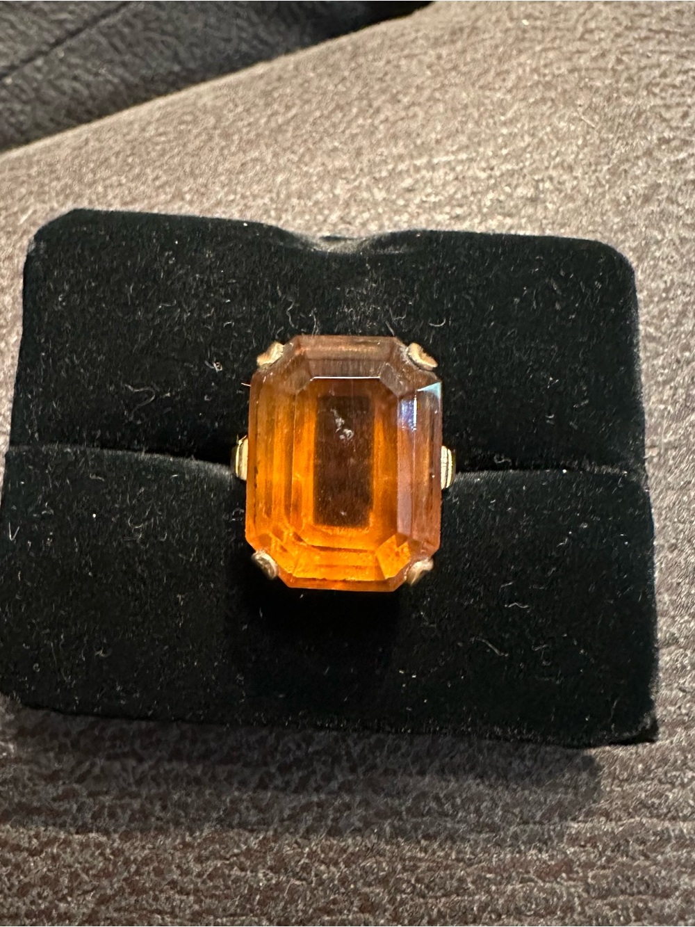 Avon gold tone large emerald cut amber stone Sz 9
